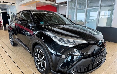 Toyota C-HR I рестайлинг, 2020 год, 2 700 000 рублей, 3 фотография