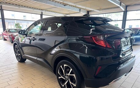 Toyota C-HR I рестайлинг, 2020 год, 2 700 000 рублей, 6 фотография