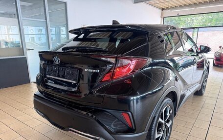 Toyota C-HR I рестайлинг, 2020 год, 2 700 000 рублей, 5 фотография