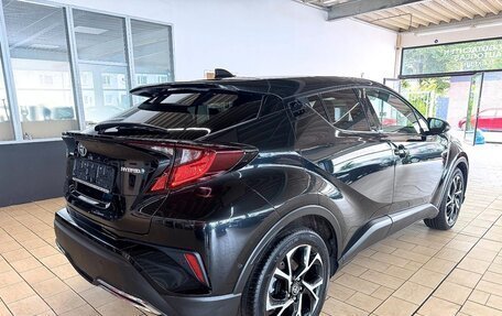 Toyota C-HR I рестайлинг, 2020 год, 2 700 000 рублей, 8 фотография