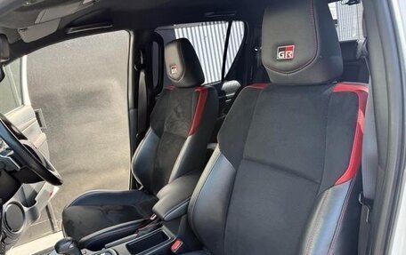 Toyota Hilux VIII, 2022 год, 4 500 000 рублей, 11 фотография