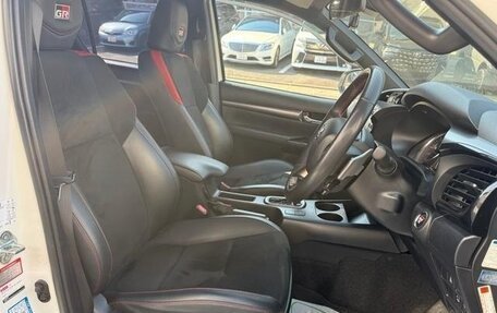 Toyota Hilux VIII, 2022 год, 4 500 000 рублей, 9 фотография