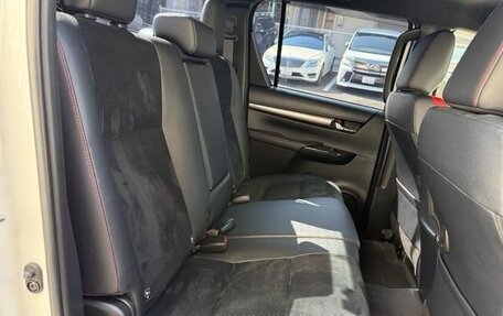 Toyota Hilux VIII, 2022 год, 4 500 000 рублей, 10 фотография