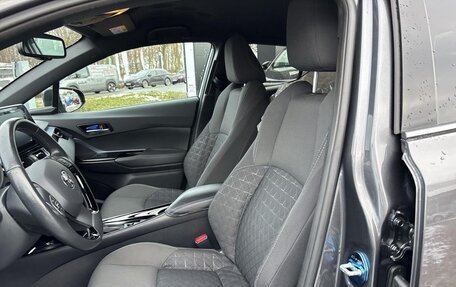 Toyota C-HR I рестайлинг, 2021 год, 3 000 000 рублей, 8 фотография