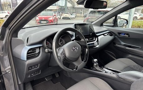 Toyota C-HR I рестайлинг, 2021 год, 3 000 000 рублей, 9 фотография
