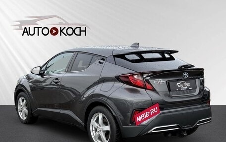 Toyota C-HR I рестайлинг, 2021 год, 3 000 000 рублей, 4 фотография