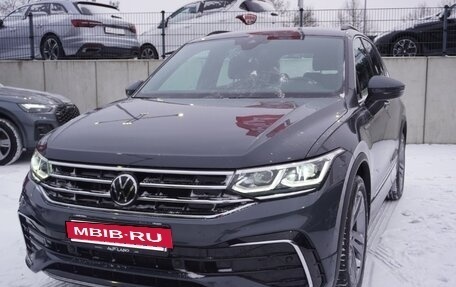 Volkswagen Tiguan II, 2022 год, 2 950 000 рублей, 2 фотография