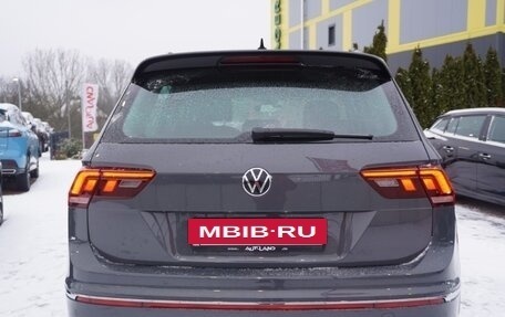 Volkswagen Tiguan II, 2022 год, 2 950 000 рублей, 5 фотография