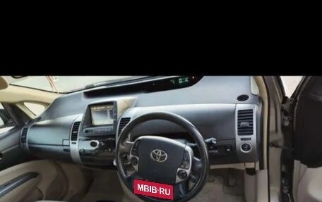 Toyota Prius, 2004 год, 650 000 рублей, 6 фотография