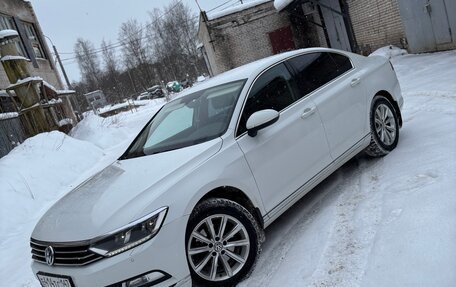 Volkswagen Passat B8 рестайлинг, 2015 год, 1 595 000 рублей, 3 фотография