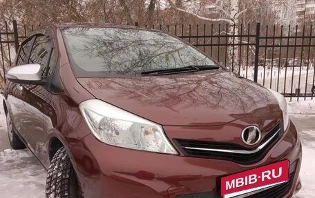 Toyota Vitz, 2013 год, 885 000 рублей, 2 фотография