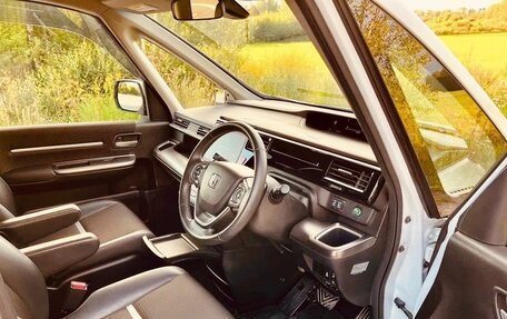 Honda Stepwgn IV, 2022 год, 1 850 000 рублей, 7 фотография