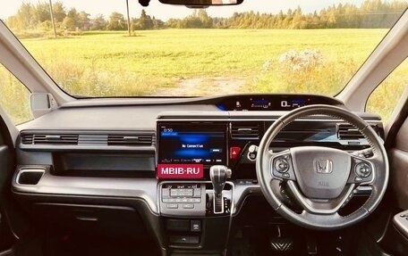 Honda Stepwgn IV, 2022 год, 1 850 000 рублей, 5 фотография