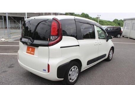 Toyota Sienta, 2022 год, 1 520 000 рублей, 7 фотография