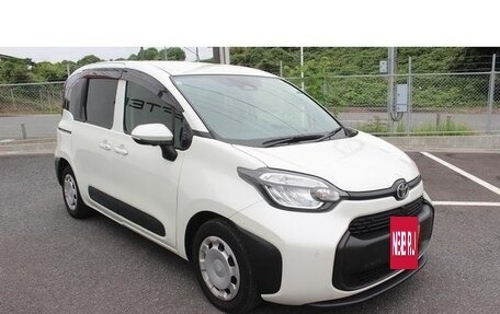 Toyota Sienta, 2022 год, 1 520 000 рублей, 2 фотография