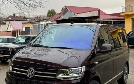 Volkswagen Caravelle T6 рестайлинг, 2017 год, 3 250 000 рублей, 1 фотография