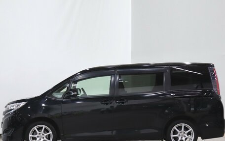 Toyota Noah III, 2018 год, 2 290 000 рублей, 8 фотография