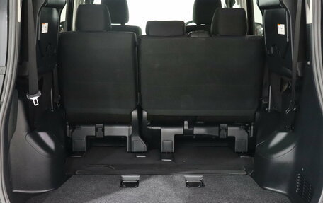 Toyota Noah III, 2018 год, 2 290 000 рублей, 10 фотография