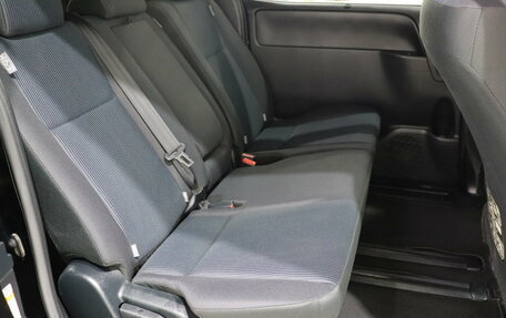 Toyota Noah III, 2018 год, 2 290 000 рублей, 18 фотография