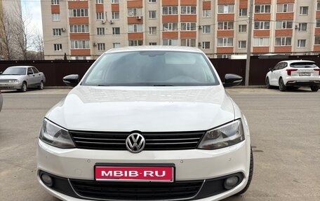 Volkswagen Jetta VI, 2013 год, 930 000 рублей, 1 фотография