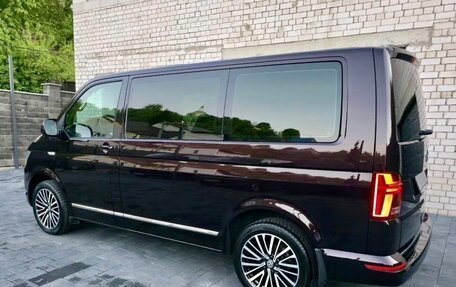Volkswagen Caravelle T6 рестайлинг, 2017 год, 3 250 000 рублей, 8 фотография