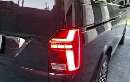 Volkswagen Caravelle T6 рестайлинг, 2017 год, 3 250 000 рублей, 6 фотография