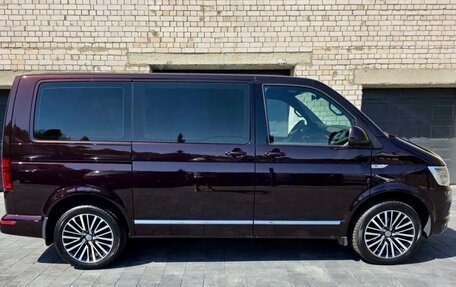 Volkswagen Caravelle T6 рестайлинг, 2017 год, 3 250 000 рублей, 4 фотография