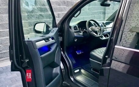 Volkswagen Caravelle T6 рестайлинг, 2017 год, 3 250 000 рублей, 13 фотография