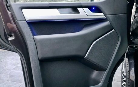 Volkswagen Caravelle T6 рестайлинг, 2017 год, 3 250 000 рублей, 14 фотография