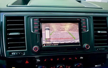 Volkswagen Caravelle T6 рестайлинг, 2017 год, 3 250 000 рублей, 19 фотография