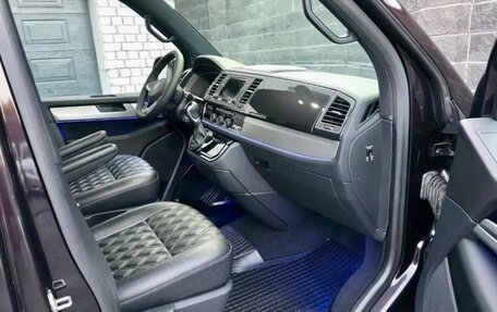 Volkswagen Caravelle T6 рестайлинг, 2017 год, 3 250 000 рублей, 22 фотография