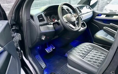 Volkswagen Caravelle T6 рестайлинг, 2017 год, 3 250 000 рублей, 16 фотография