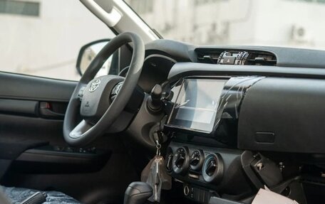 Toyota Hilux VIII, 2025 год, 4 860 000 рублей, 12 фотография