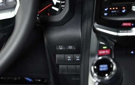 Toyota Land Cruiser, 2024 год, 16 500 000 рублей, 24 фотография