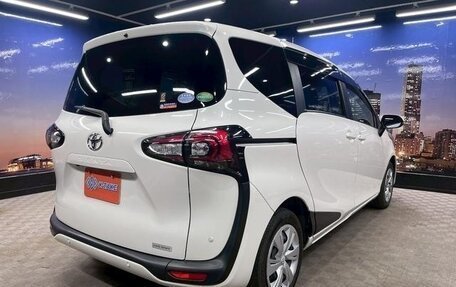 Toyota Sienta, 2022 год, 1 500 000 рублей, 4 фотография