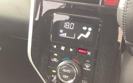 Toyota Roomy I, 2019 год, 1 800 000 рублей, 11 фотография