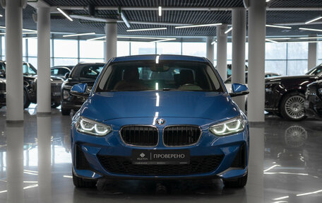 BMW 1 серия, 2020 год, 2 610 000 рублей, 3 фотография