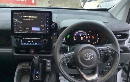 Toyota Sienta, 2025 год, 2 750 000 рублей, 9 фотография