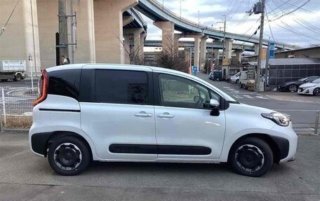 Toyota Sienta, 2025 год, 2 750 000 рублей, 3 фотография