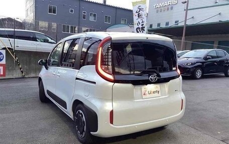 Toyota Sienta, 2025 год, 2 750 000 рублей, 4 фотография