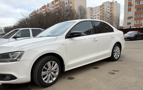Volkswagen Jetta VI, 2013 год, 930 000 рублей, 2 фотография