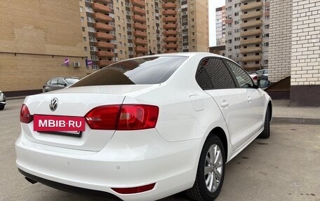 Volkswagen Jetta VI, 2013 год, 930 000 рублей, 6 фотография