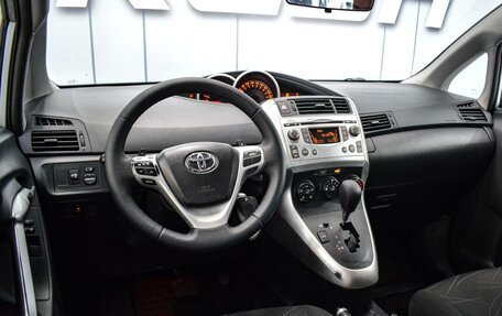 Toyota Verso I, 2012 год, 1 200 000 рублей, 6 фотография
