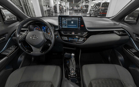 Toyota C-HR I рестайлинг, 2021 год, 2 780 000 рублей, 8 фотография