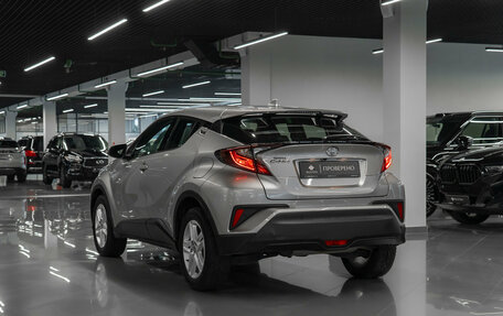 Toyota C-HR I рестайлинг, 2021 год, 2 780 000 рублей, 5 фотография