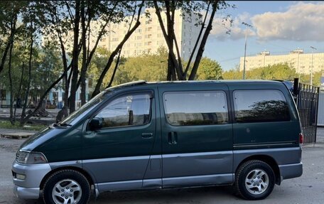 Toyota Regius, 1997 год, 750 000 рублей, 2 фотография