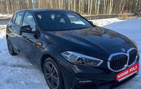 BMW 1 серия, 2019 год, 2 150 000 рублей, 2 фотография