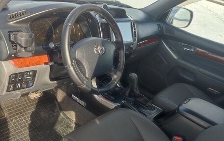 Toyota Land Cruiser Prado 120 рестайлинг, 2004 год, 2 000 000 рублей, 8 фотография