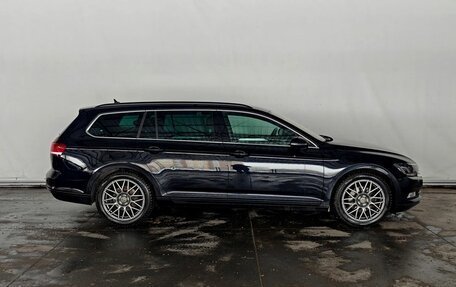 Volkswagen Passat B8 рестайлинг, 2018 год, 1 750 000 рублей, 8 фотография