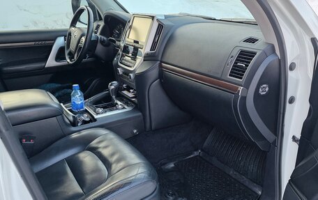 Toyota Land Cruiser 200, 2016 год, 4 950 000 рублей, 18 фотография